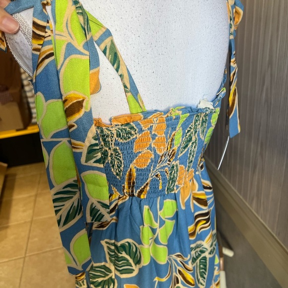 🆕En Creme Blue and Yellow Floral Maxi Dress - Picture 3 of 4